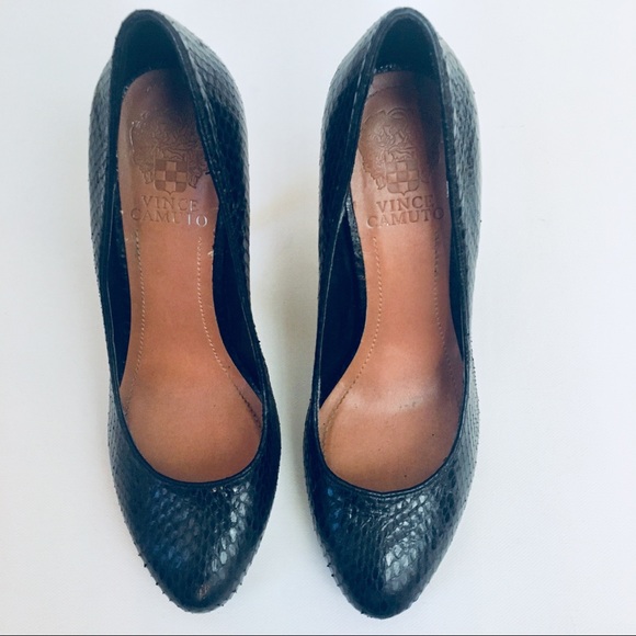 Vince Camuto Black Snake Skin Pumps Size 7.5 - Picture 4 of 6